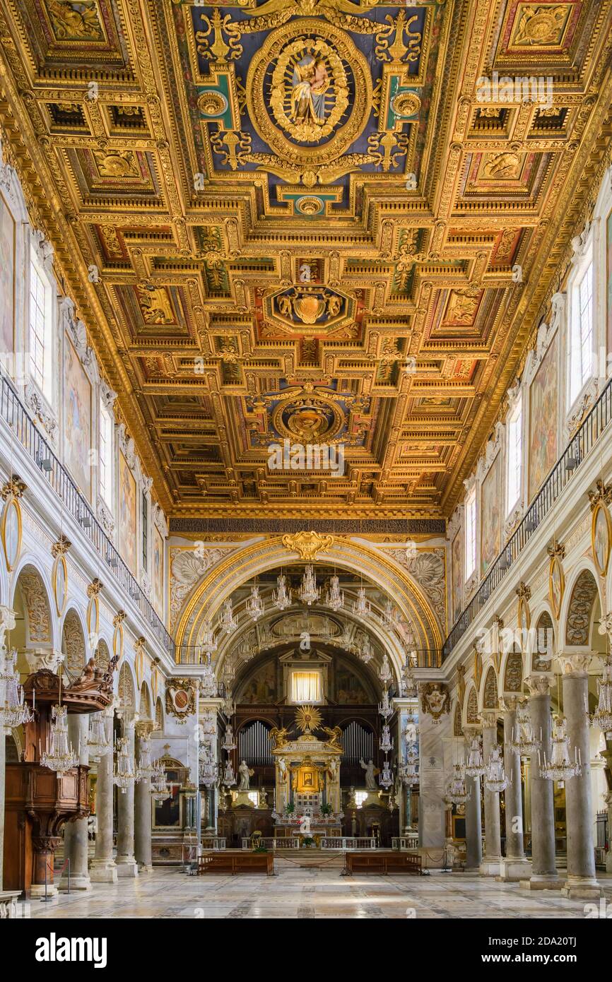 Interno della chiesa di Santa Maria Aracoeli a Roma Foto Stock