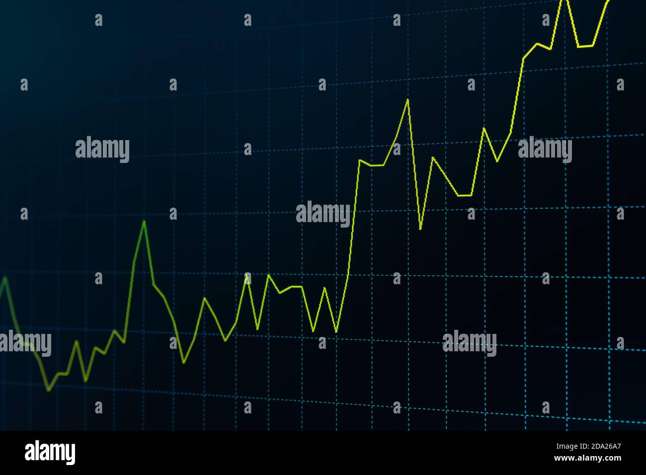 Grafico a stock giallo di tendenza al rialzo continuo o grafico Forex e. Linea della tabella su sfondo nero Foto Stock