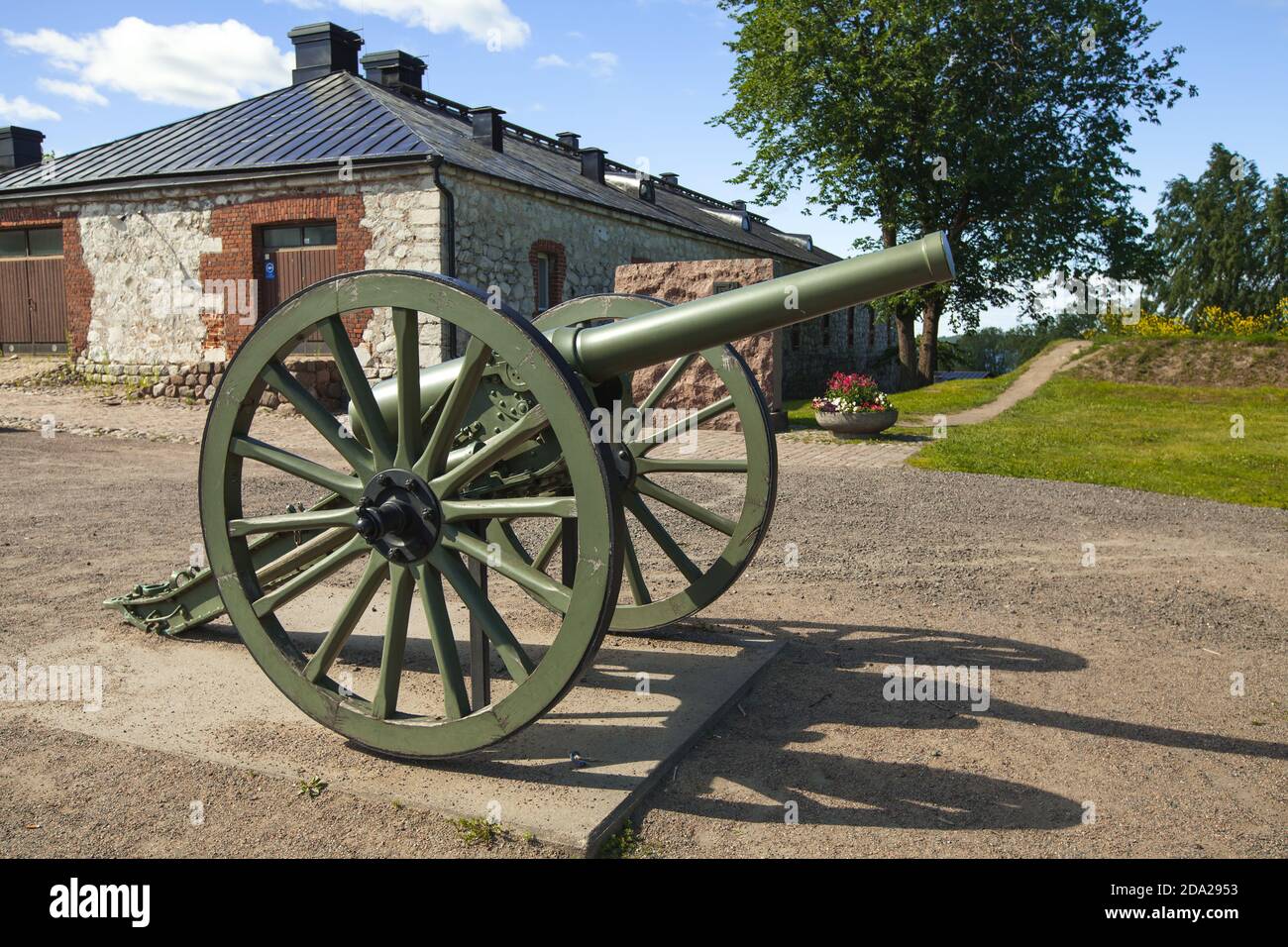 Lappeenranta , Finlandia - 1 luglio 2017: Vecchio cannone della prima guerra mondiale, monumento alla vecchia fortezza Foto Stock