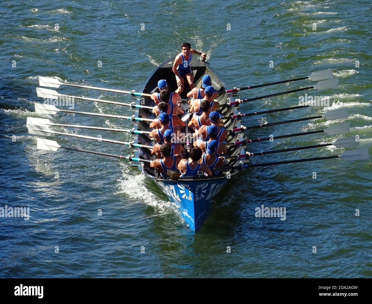 Barca a remi durante la competizione nell'estuario di Bilbao 20 agosto 2018 Foto Stock