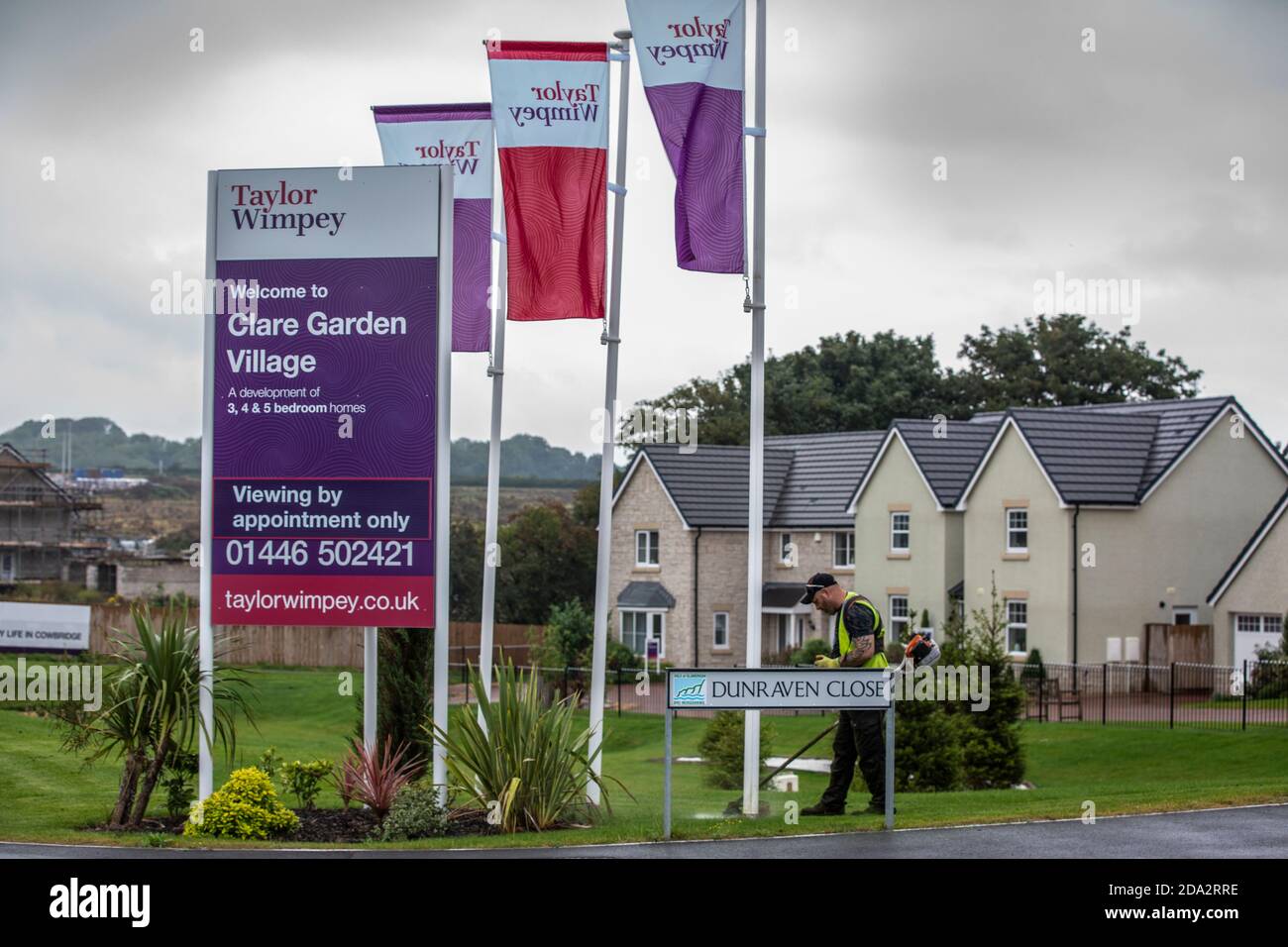 Taylor Wimpey sviluppo di alloggi alla periferia di Cowbridge, Galles occidentale, Regno Unito Foto Stock