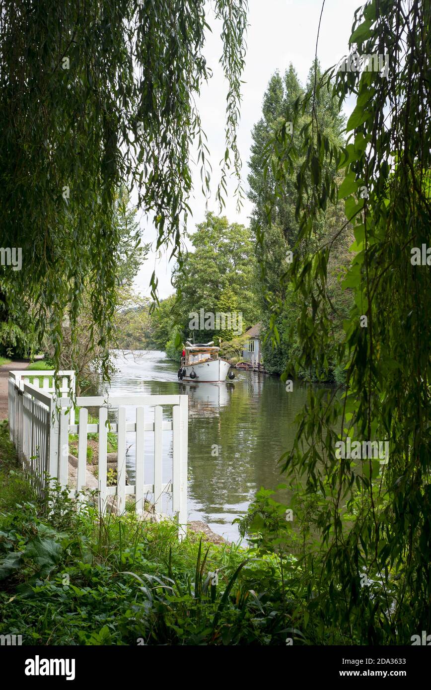 Maidenhead, Berkshire, UK., Wednesday, 02/09/2020, Thames Path, Boulters Lock to Cookham, [Mandatory Credit: Peter Spurrier], River Thames, Thames Valley, The Motor Crusier, Rubette, Moving through the Lock Cut. Foto Stock