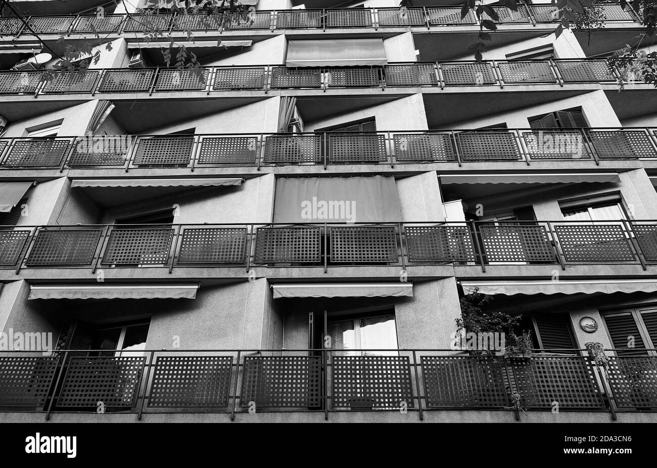 Facciata dell'edificio con baclonia Foto Stock