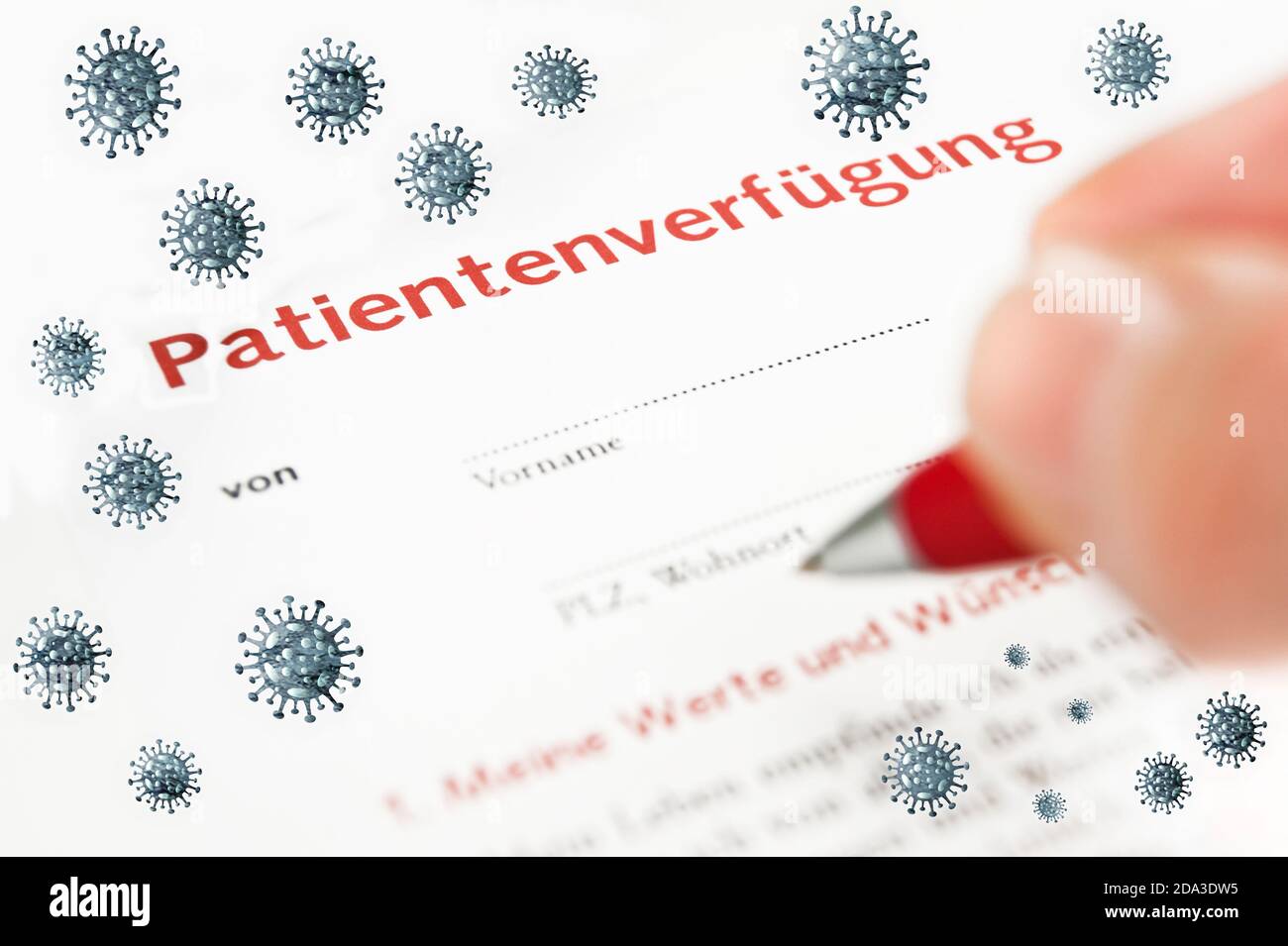 Patienverfügung mit Kugelschreiber und Hand für Corona Virus Foto Stock