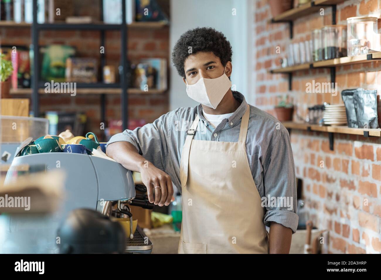 Attività di caffè, avvio e ritorno al concetto normale Foto Stock