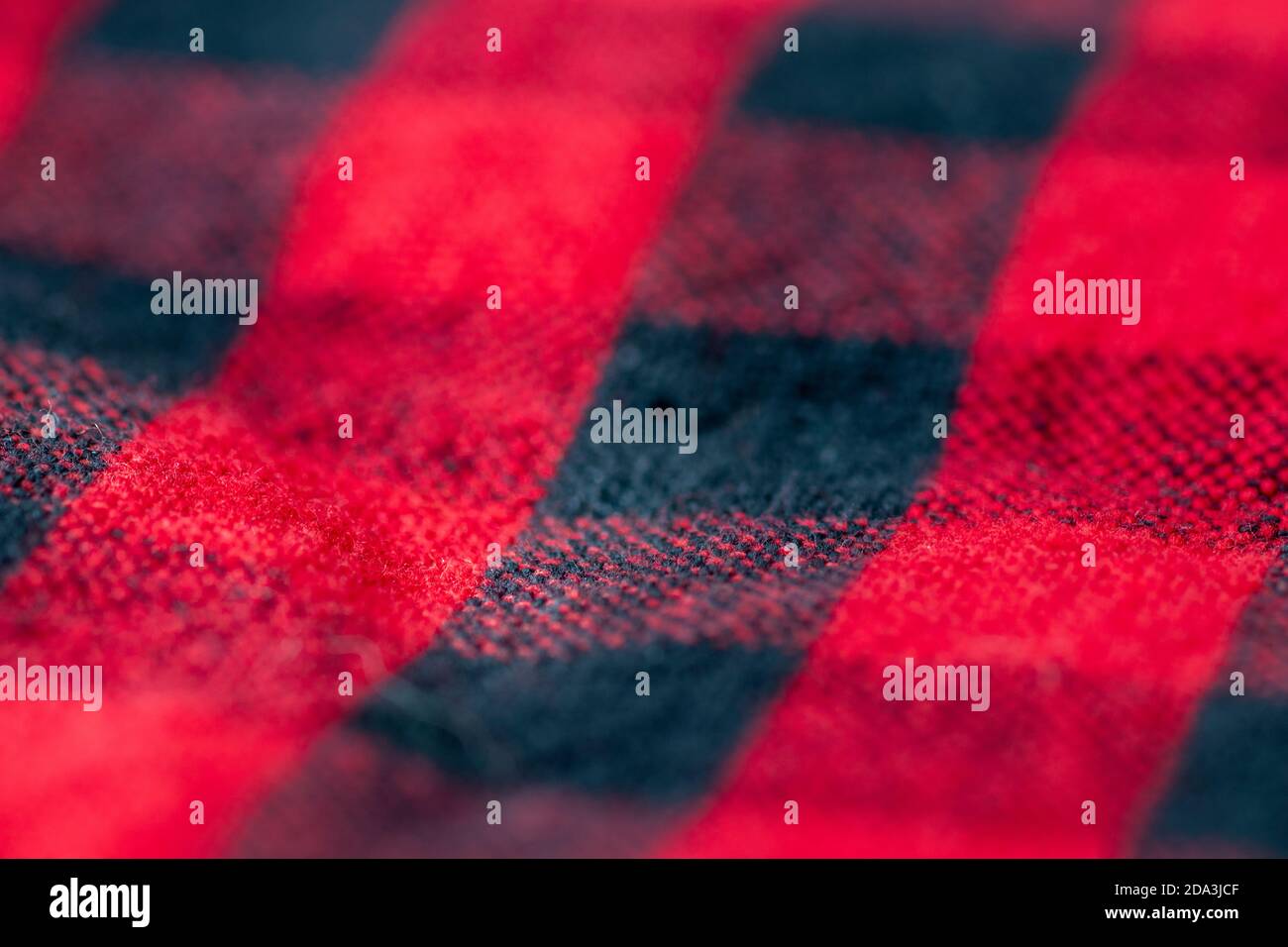 Coperta rossa e nera con messa a fuoco selettiva Foto Stock