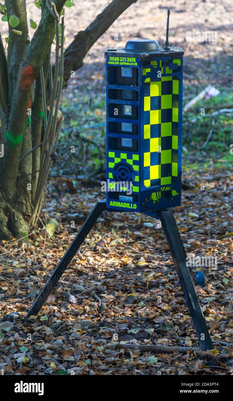 Armadillo Videoguard apparecchiature di sorveglianza utilizzate per osservare manifestanti di rilevamento presso il sito di protesta HS2, Kenilworth, Warwickshire, Inghilterra, Regno Unito Foto Stock
