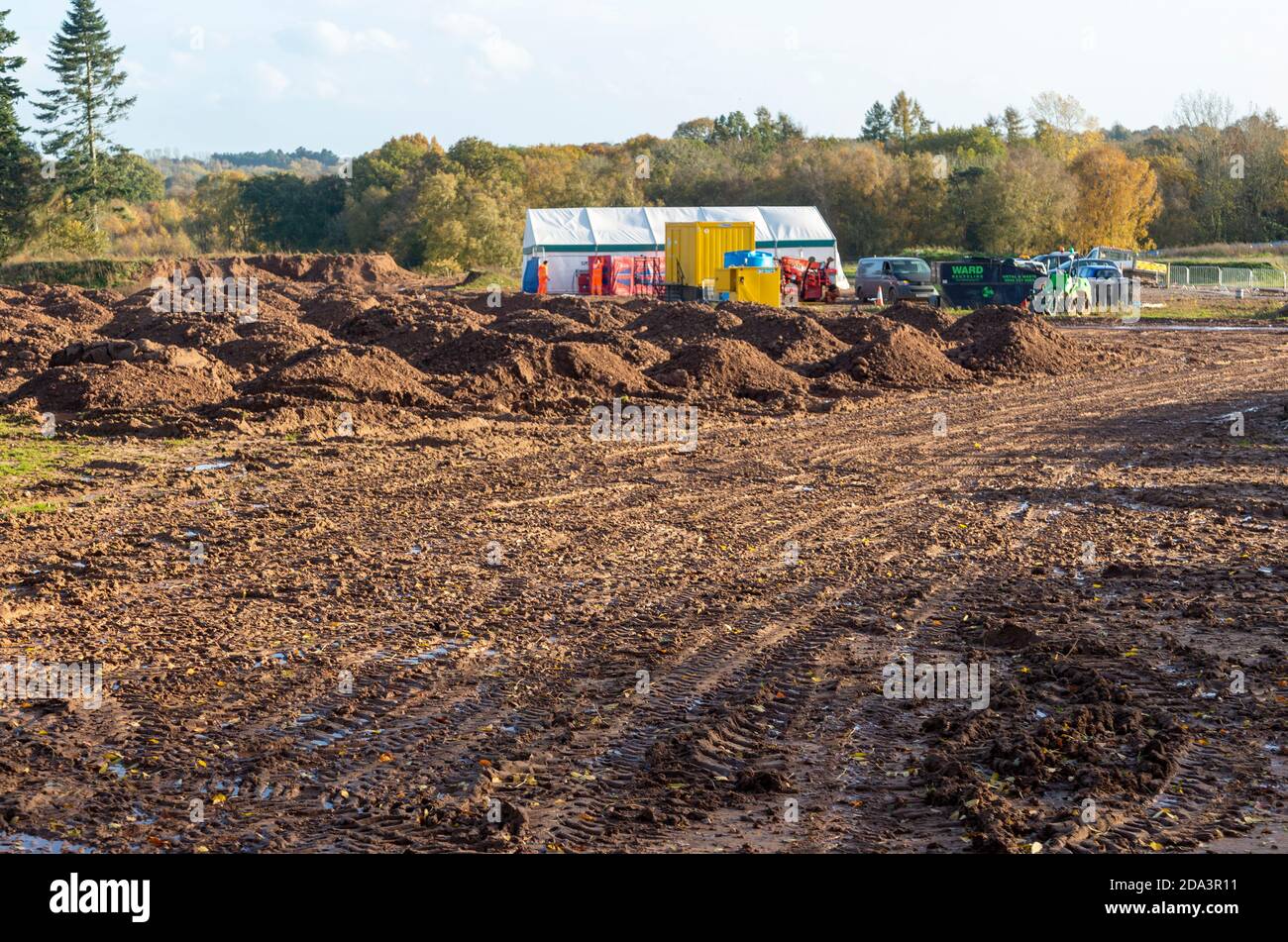 HS2 cantiere Crackley Woods, Kenilworth, Warwickshire, Inghilterra, Regno Unito, novembre 2020 area per il reimpianto dell'ecosistema boschivo Foto Stock