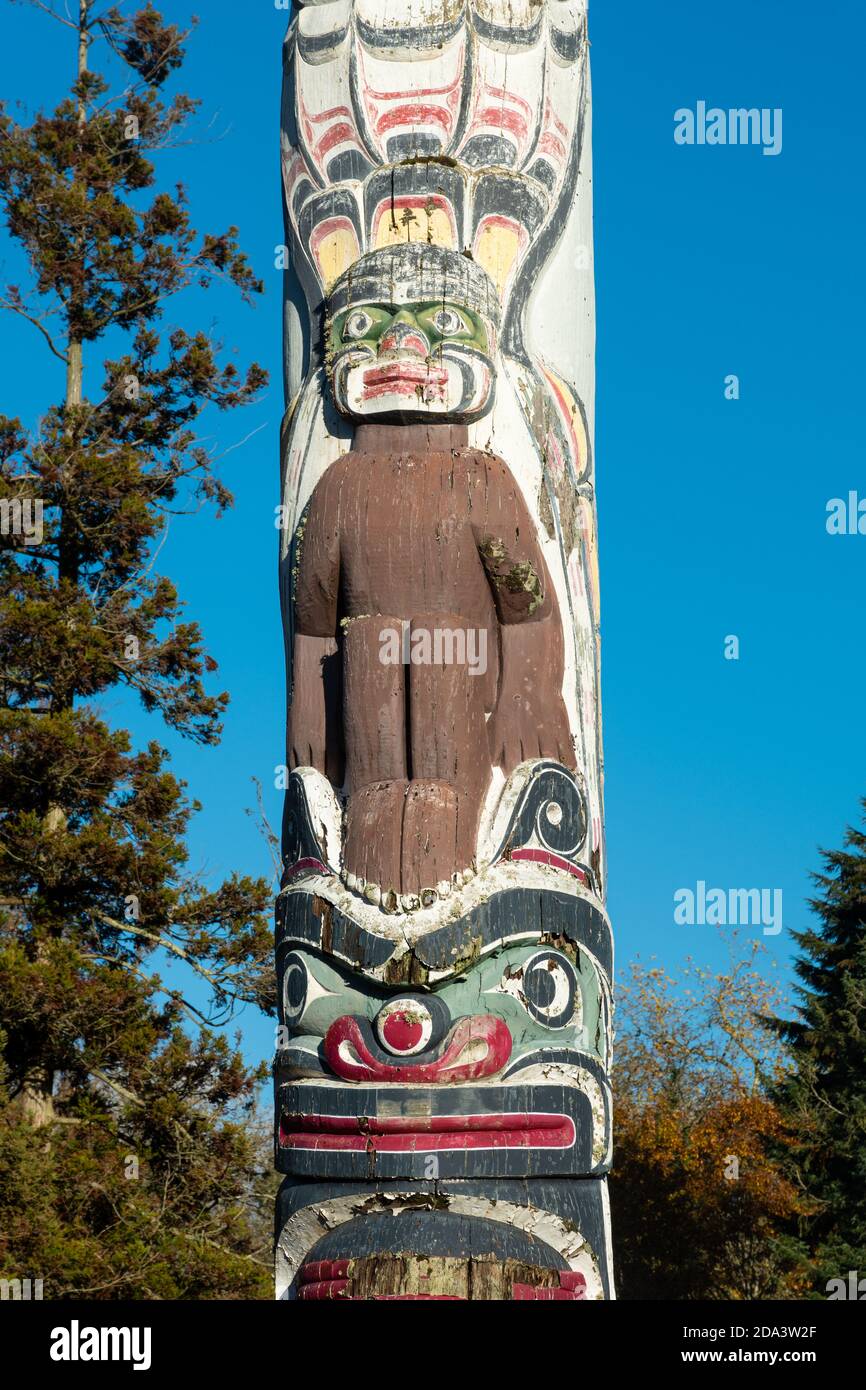 Il Totem Pole at Virginia Water, parte del Windsor Great Park, Inghilterra, Regno Unito Foto Stock