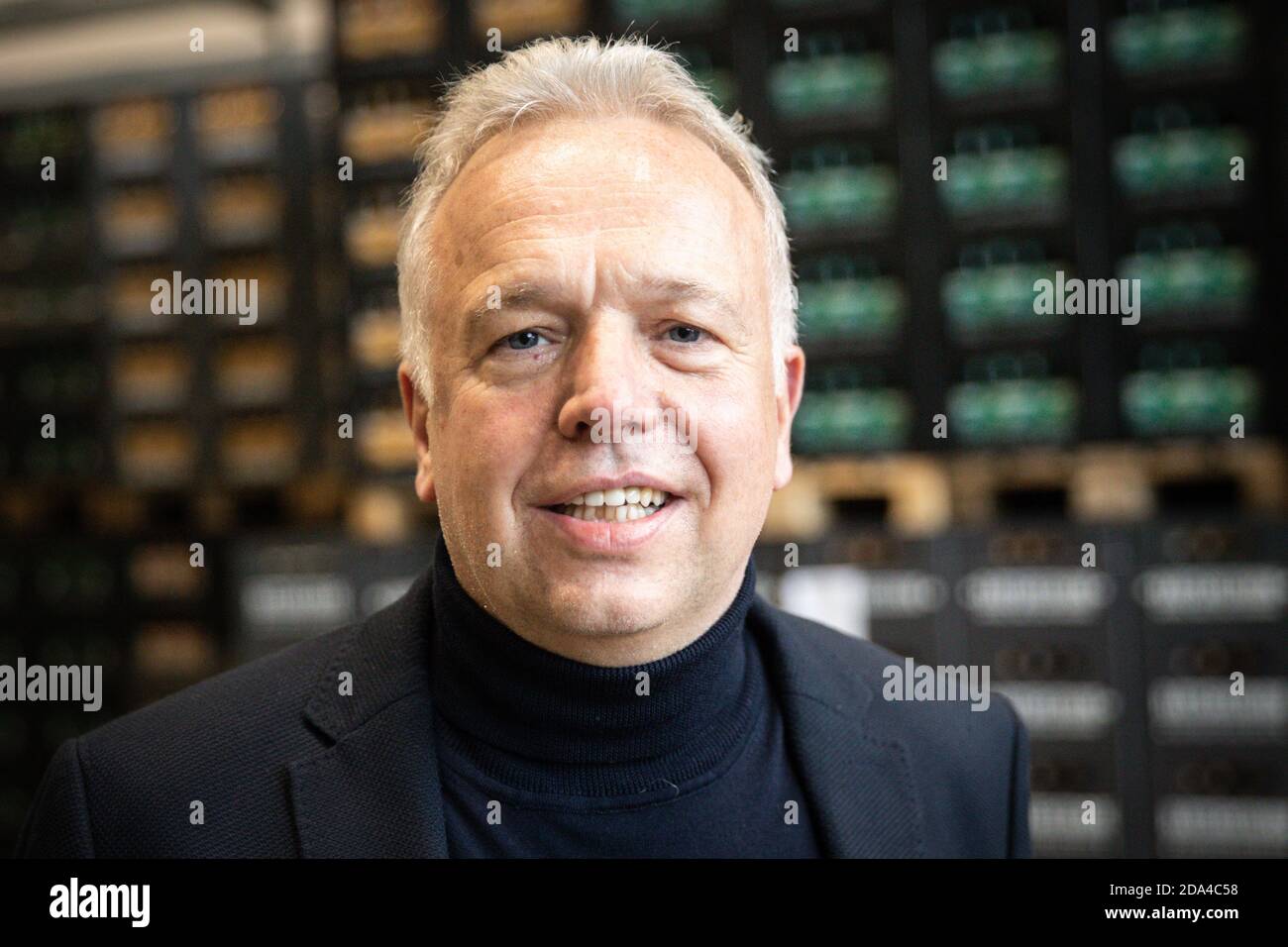 23 ottobre 2020, Amburgo: Oliver Nordmann, socio di gestione della fabbrica di birra Ratsherrn, in occasione dell'inaugurazione del nuovo impianto di imbottigliamento della fabbrica di birra di Amburgo. Foto: Christian Charisius/dpa Foto Stock