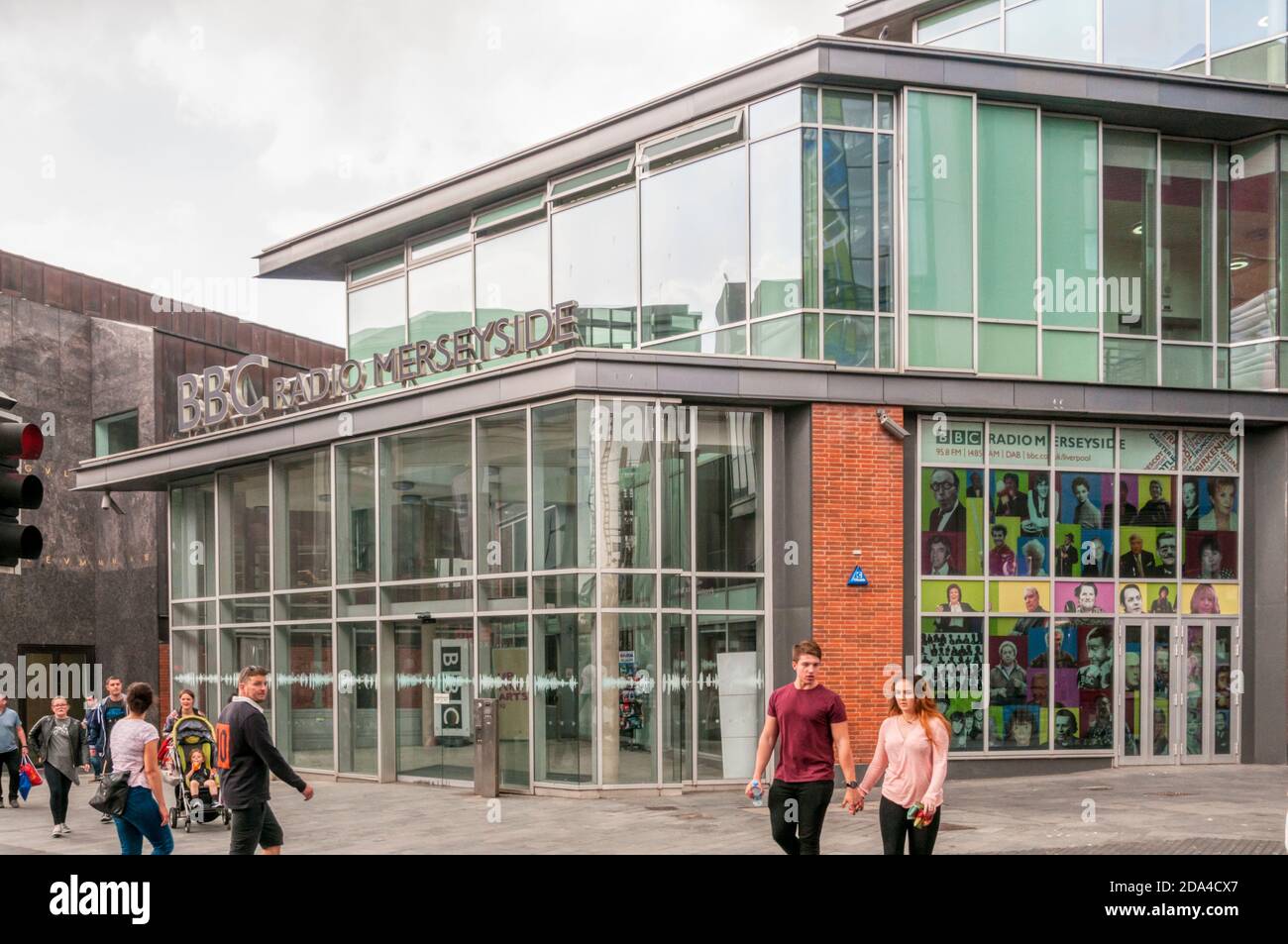 Sede della BBC radio Merseyside all'angolo tra College Lane e Hanover Street a Liverpool. Foto Stock