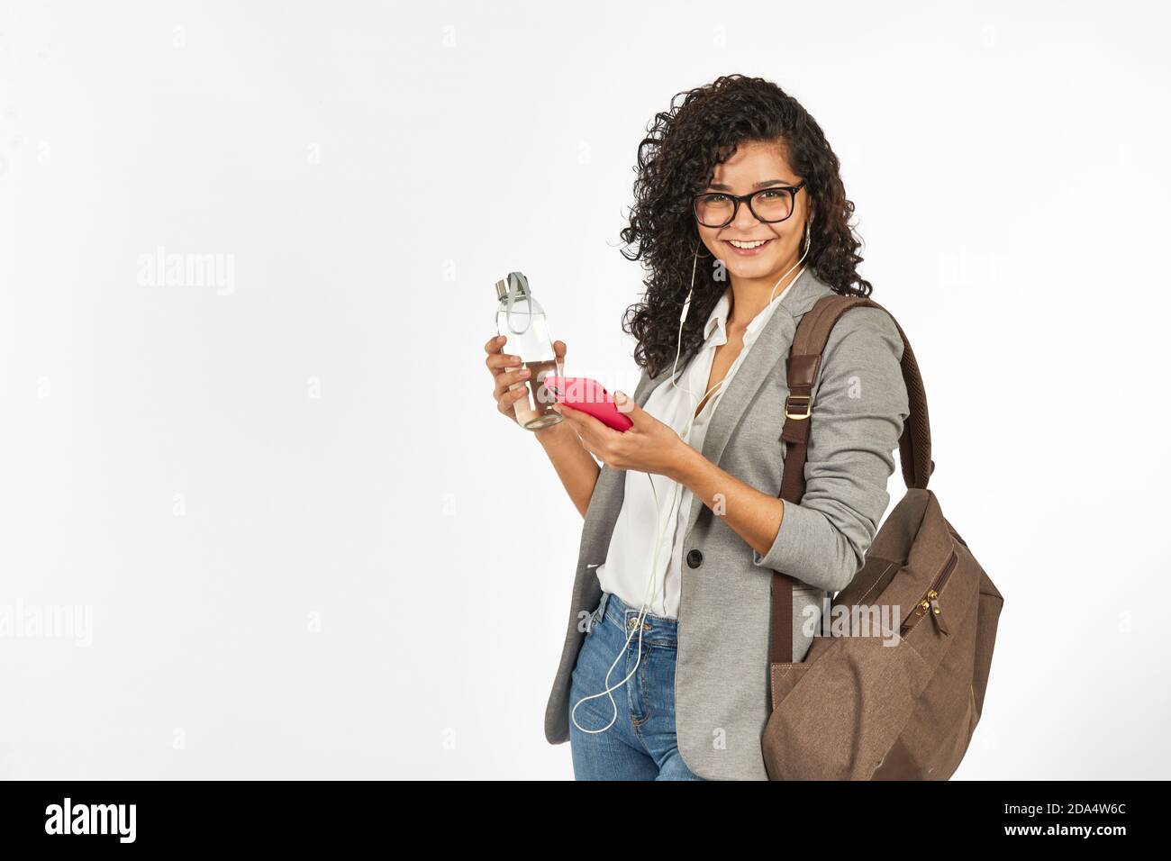 Studente universitario con zaino pronto a studiare Foto Stock