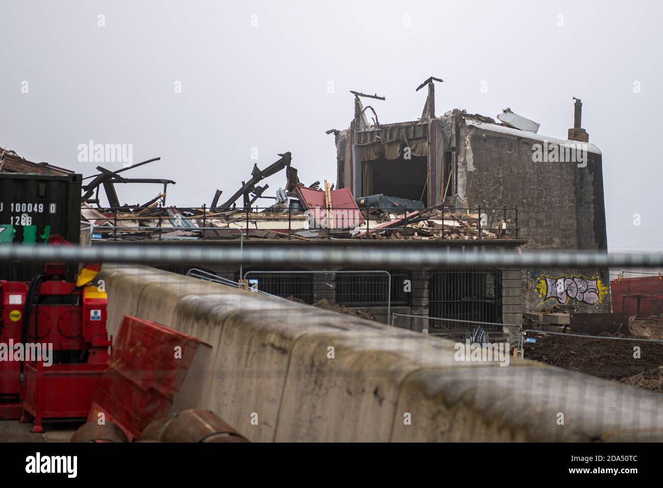 REDCAR, INGHILTERRA. 7 NOVEMBRE 2020. Lo storico Regent Cinema di Redcar, presentato nel film del 2007 Espiazione, è demolito. L'edificio storico che risale al 1873 deve essere sostituito da un cinema multischermo che si ritiene costino £9 milioni. (Credit: Trevor Wilkinson | MI News) Foto Stock