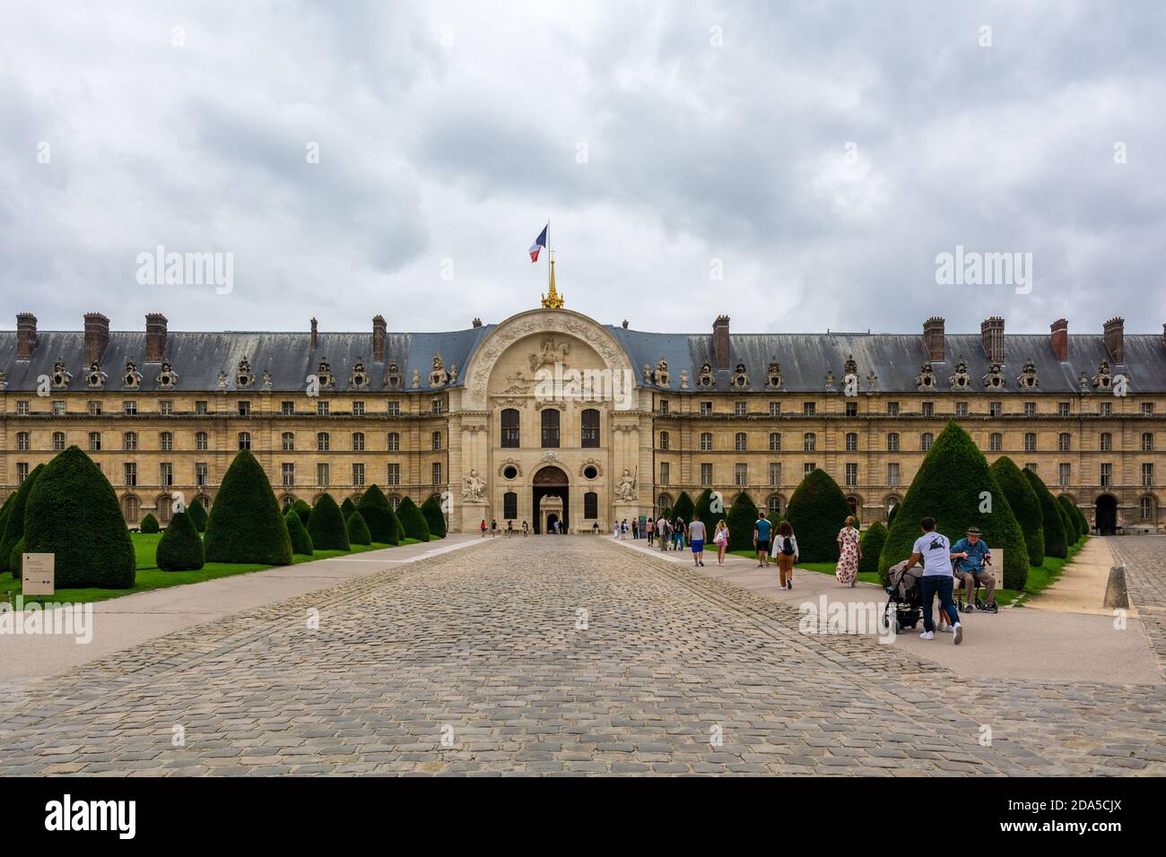 Parigi, Francia - 29 agosto 2019 : l'Invalides National Hotel è un grande complesso di edifici con il Museo dell'Esercito e la Tomba di Napoleone a Parigi, Francia. Foto Stock