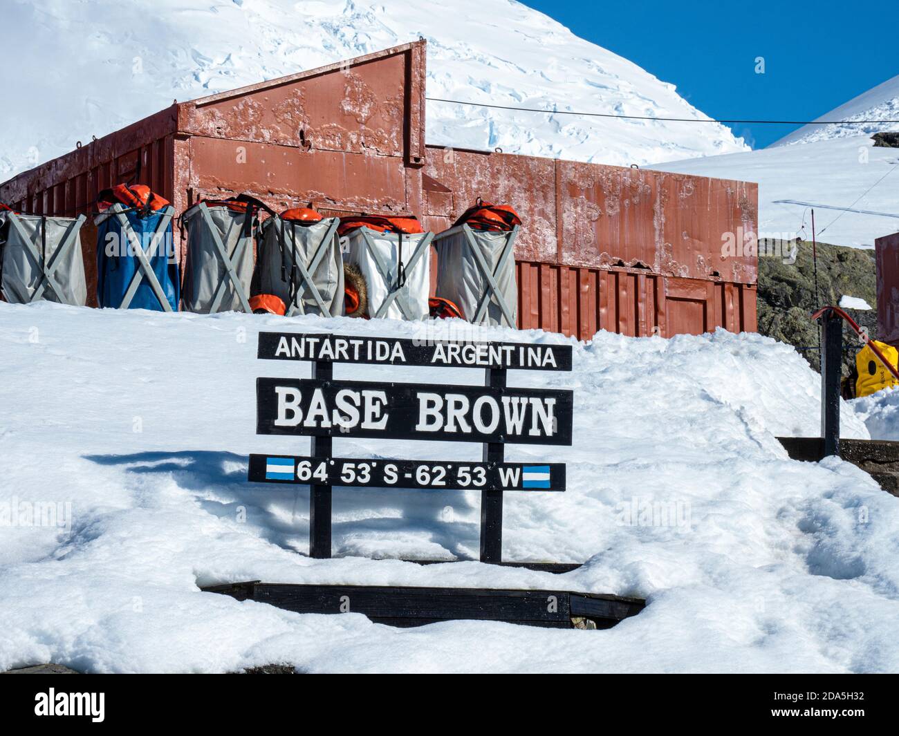 La stazione di ricerca argentina base marrone a Paradise Harbour, Antartide. Foto Stock