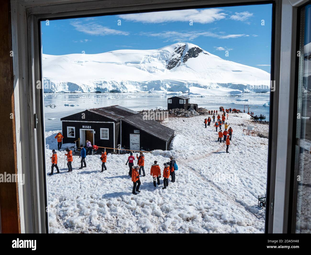 González Videla base, una stazione di ricerca cilena a Paradise Bay, Antartide. Foto Stock