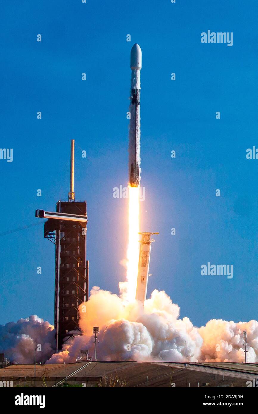 KENNEDY SPACE CENTER, FL, USA - 03 settembre 2020 - giovedì 3 settembre alle 8:46 EDT, 12:46 UTC, SpaceX ha lanciato la sua dodicesima missione Starlink Foto Stock