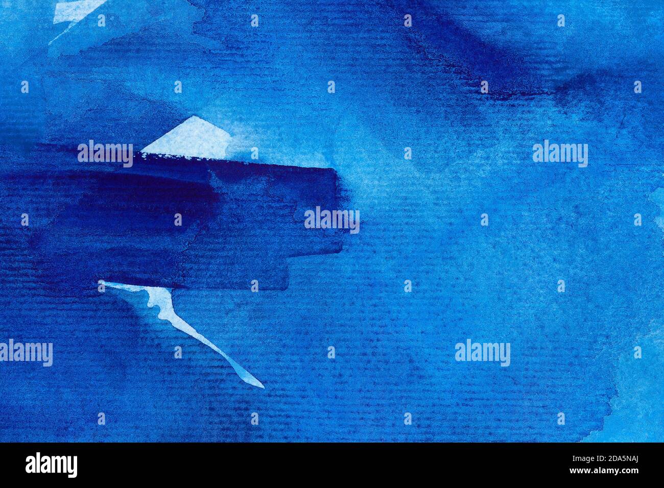 Fondo acquerello blu ultramarino disegnato a mano. Foto Stock