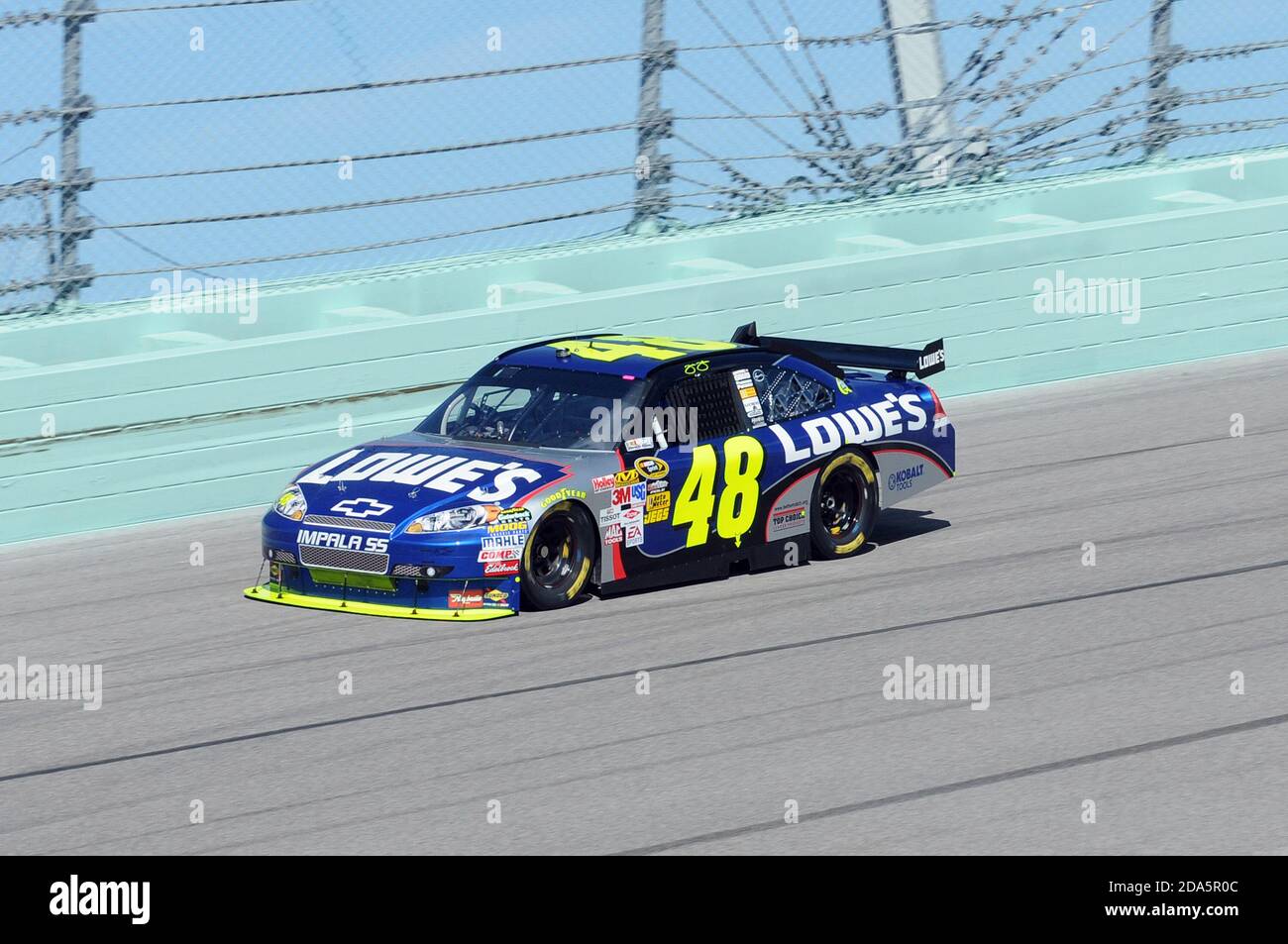 Homestead, Stati Uniti d'America. 21 Nov 2009. HOMESTEAD, FL - NOVEMBRE 21: Jimmie Johnson appare durante le prove finali per la Ford 400 al circuito di Miami di Homestead il 21 novembre 2009 a Homestead, Florida persone: Jimmie Johnson Credit: Storms Media Group/Alamy Live News Foto Stock