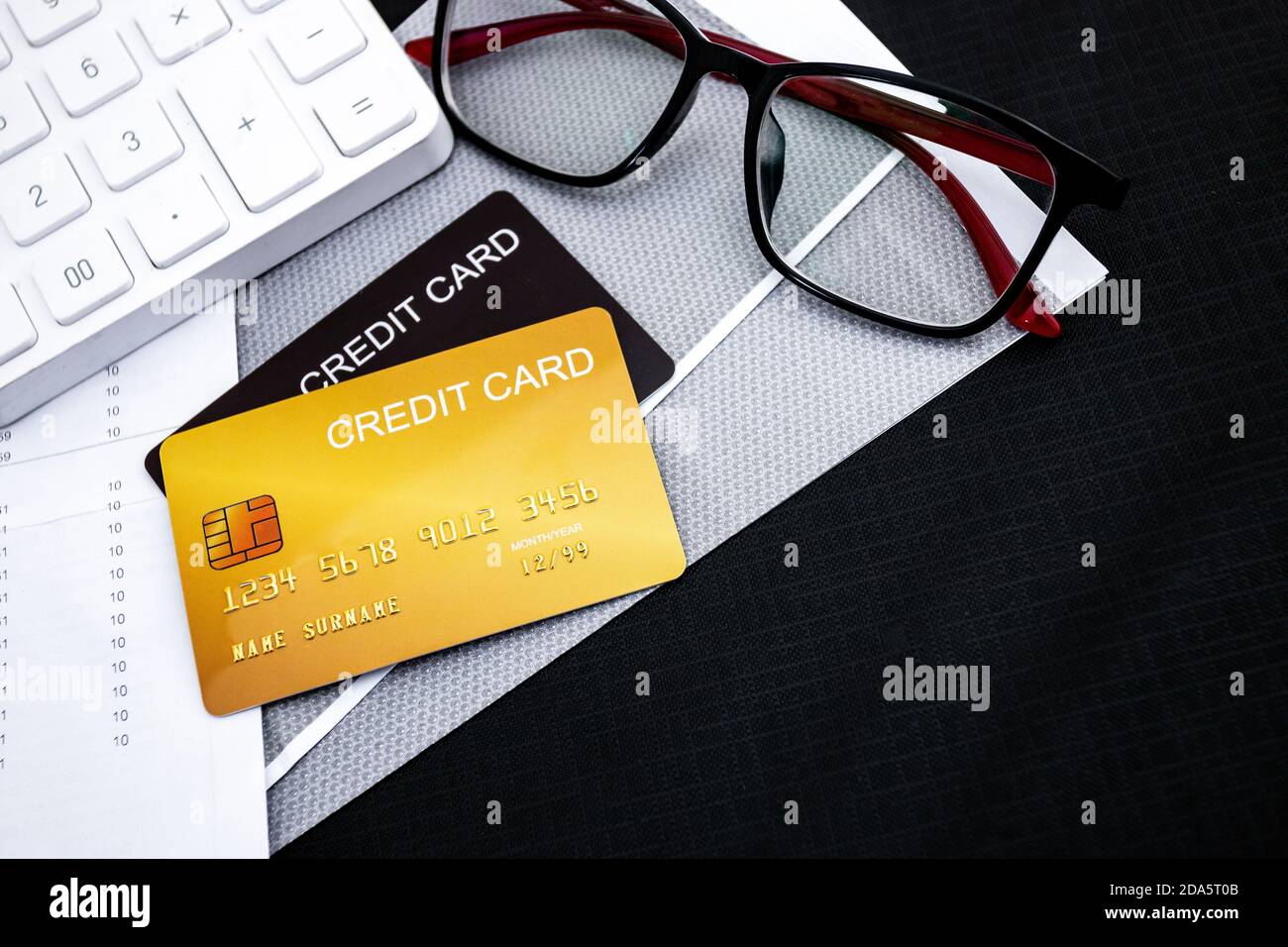 Concetto di finanza, banche e carte di credito, da utilizzare in materia finanziaria. Foto Stock