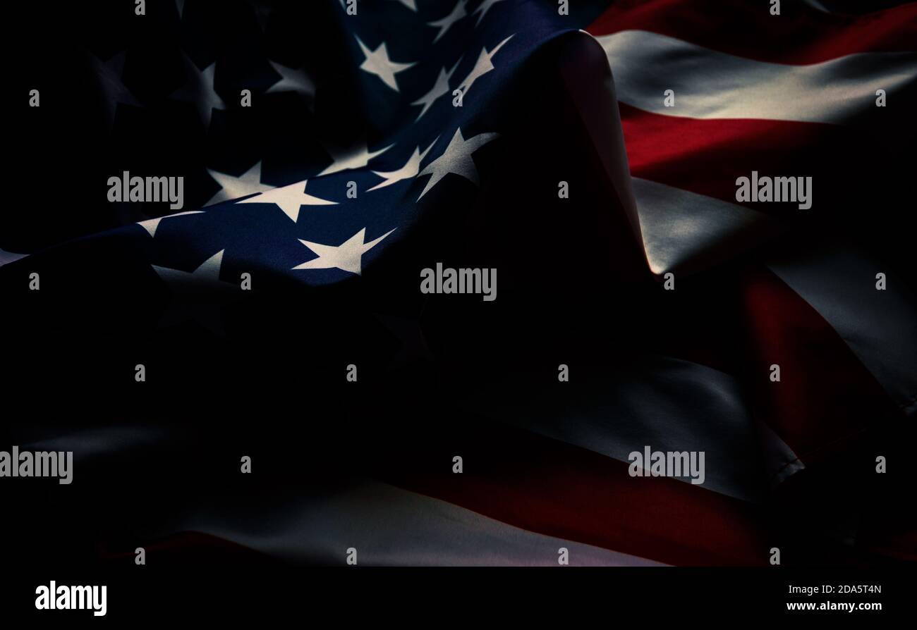 Primo piano bandiera americana, sfondo bandiera USA con spazio di copia. Vista dall'alto, tono scuro Foto Stock