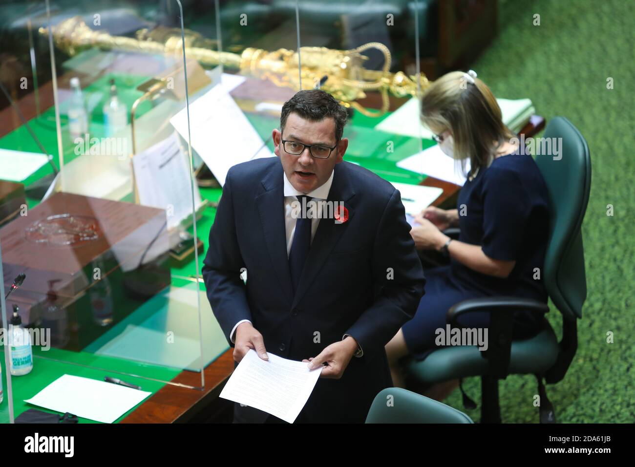 MELBOURNE, AUSTRALIA - NOVEMBRE 10: Il Premier Daniel Andrews parla durante il tempo delle interrogazioni dell'Assemblea legislativa vittoriana il 10 novembre 2020 a Melbourne, Australia. Le restrizioni COVID-19 si sono attenuate ulteriormente attraverso Victoria, con il confine metropolitano-regionale e il limite di 25 km di viaggio da casa non più in vigore.Image Credit: brett keating/Alamy Live News Foto Stock