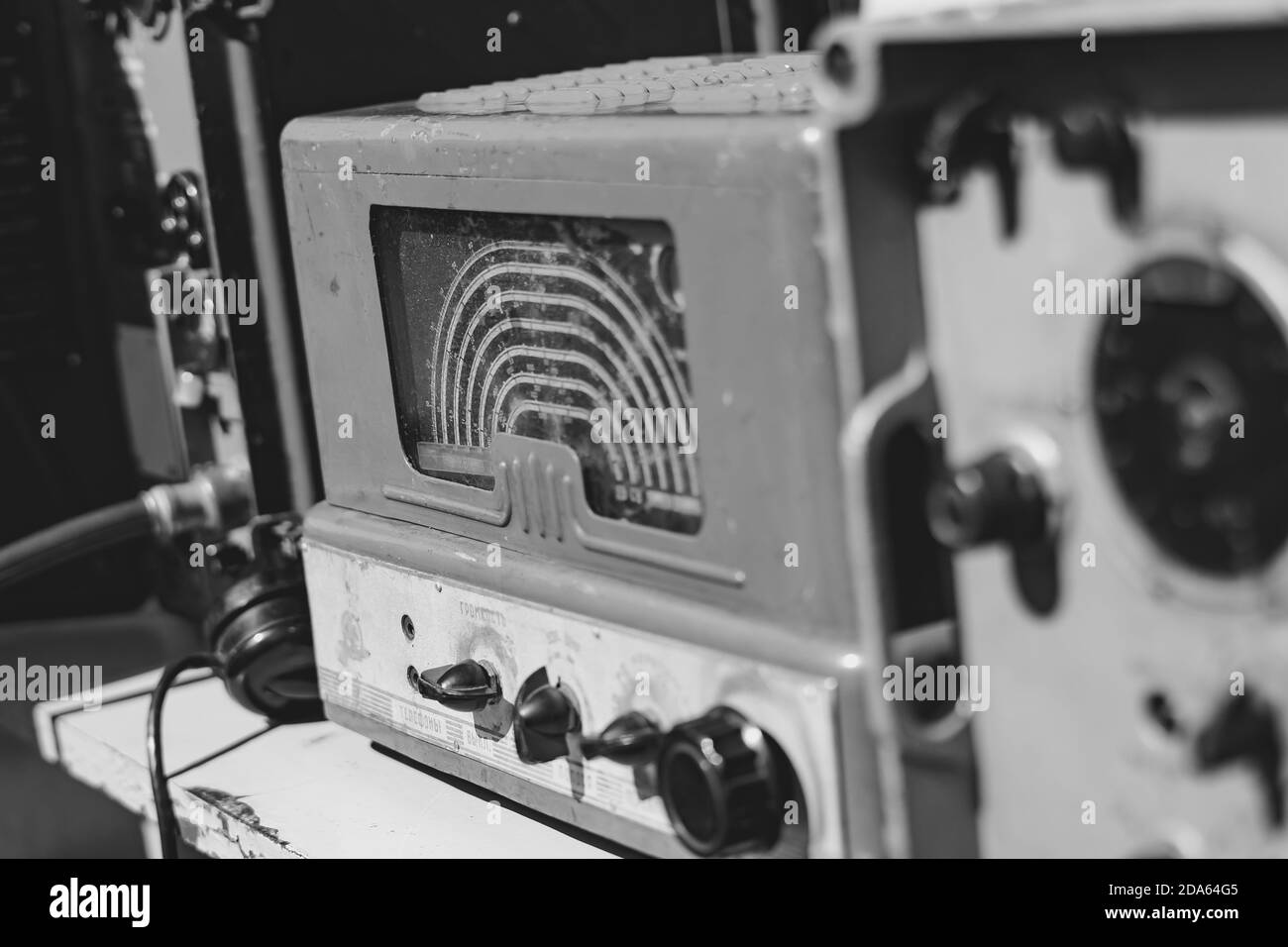 Russia, Siberia, Novokuznetsk - 9 maggio 2019: Vecchie apparecchiature radio alla mostra Foto Stock