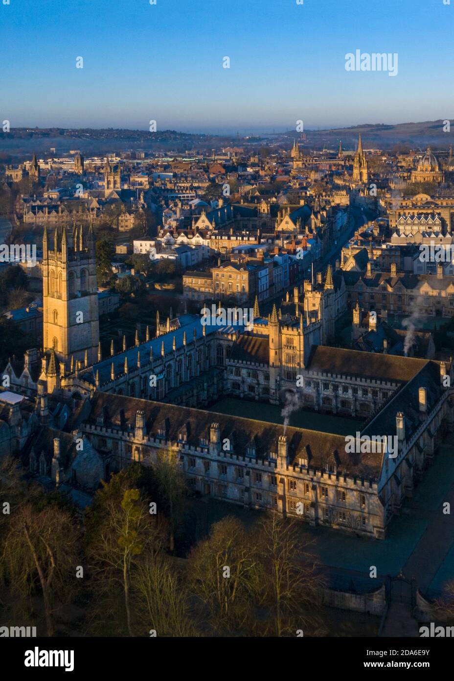 Città di Oxford con Spires e Magdalen college in primo piano, Oxford, Inghilterra Foto Stock