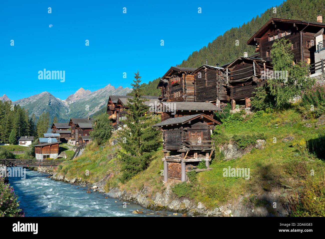 Svizzera, Vallese, Wallis, Lötschental, Blatten, rivière, Fluss, fiume, Lonza, chalet, maison, maisons, Haus, Hauser, casa, case, mauss Foto Stock