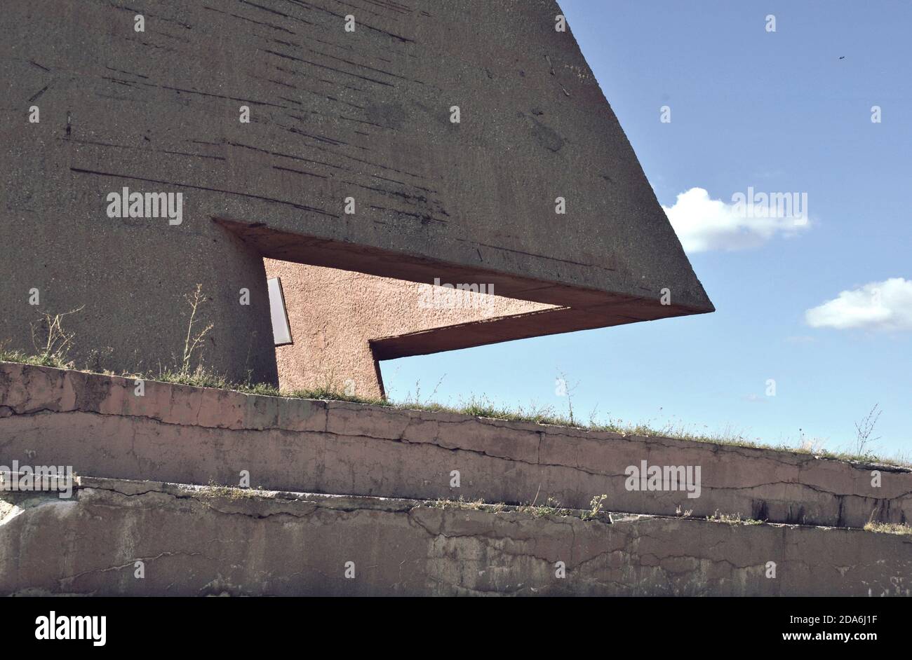 Pantheon Madre Bulgaria, monumento unico realizzato in cemento rosso Foto Stock