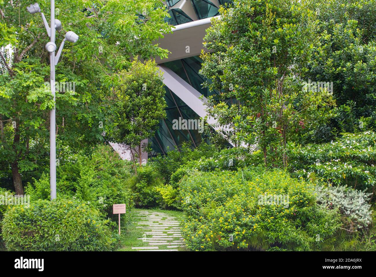 Architettura paesaggistica all'aperto di Esplanade, Singapore, 2020. Foto Stock