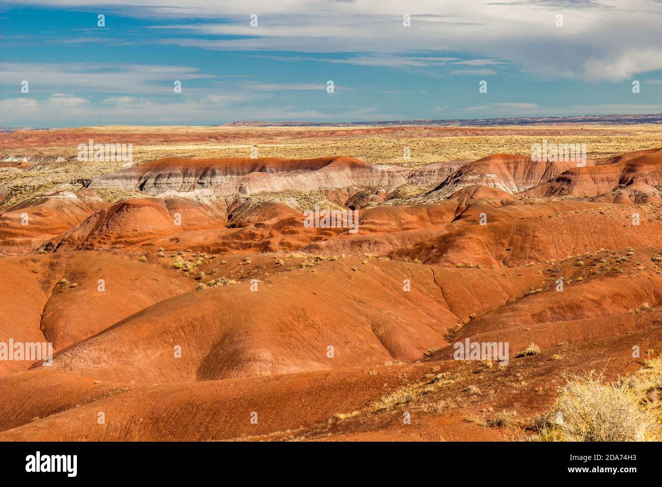 Strati di rosso e bianco sulle colline in Arizona Painted Desert Foto Stock
