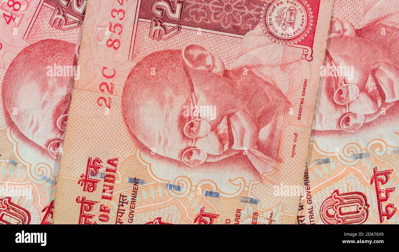 Primo piano banconote in rupia indiana. Per l'economia dell'India, la valuta indiana, Gandhi, l'inflazione dell'India. Banconota da 20 Rupee vecchio stile. Foto Stock