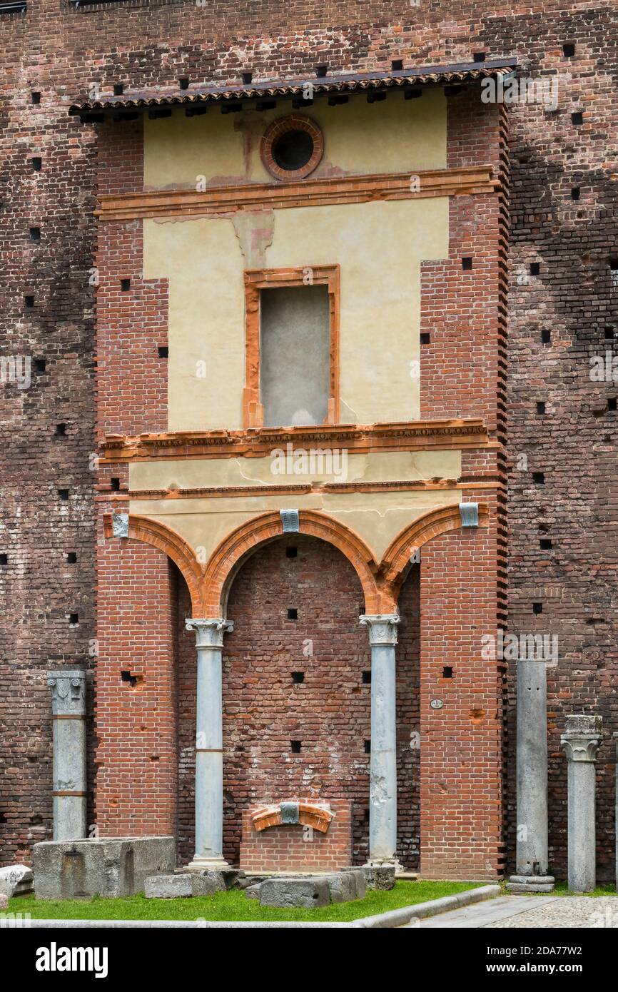 Gli elementi dell'architettura dell'antico Castello degli Sforza di Milano Italia. Foto Stock