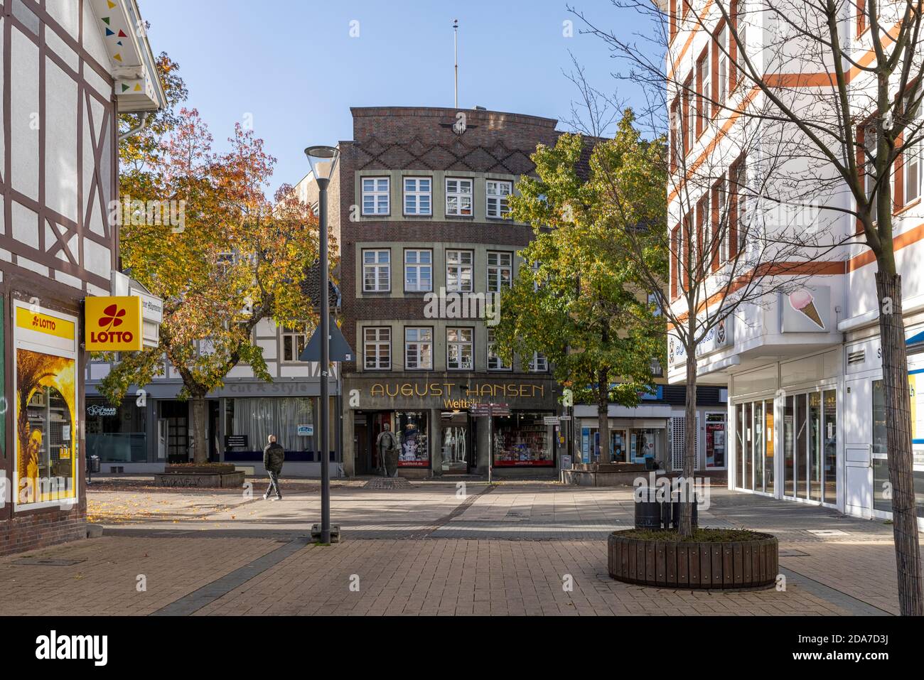 Peine è una piccola città della bassa Sassonia, in Germania. La città vecchia è composta da edifici storici intorno a strette strade acciottolate. Foto Stock