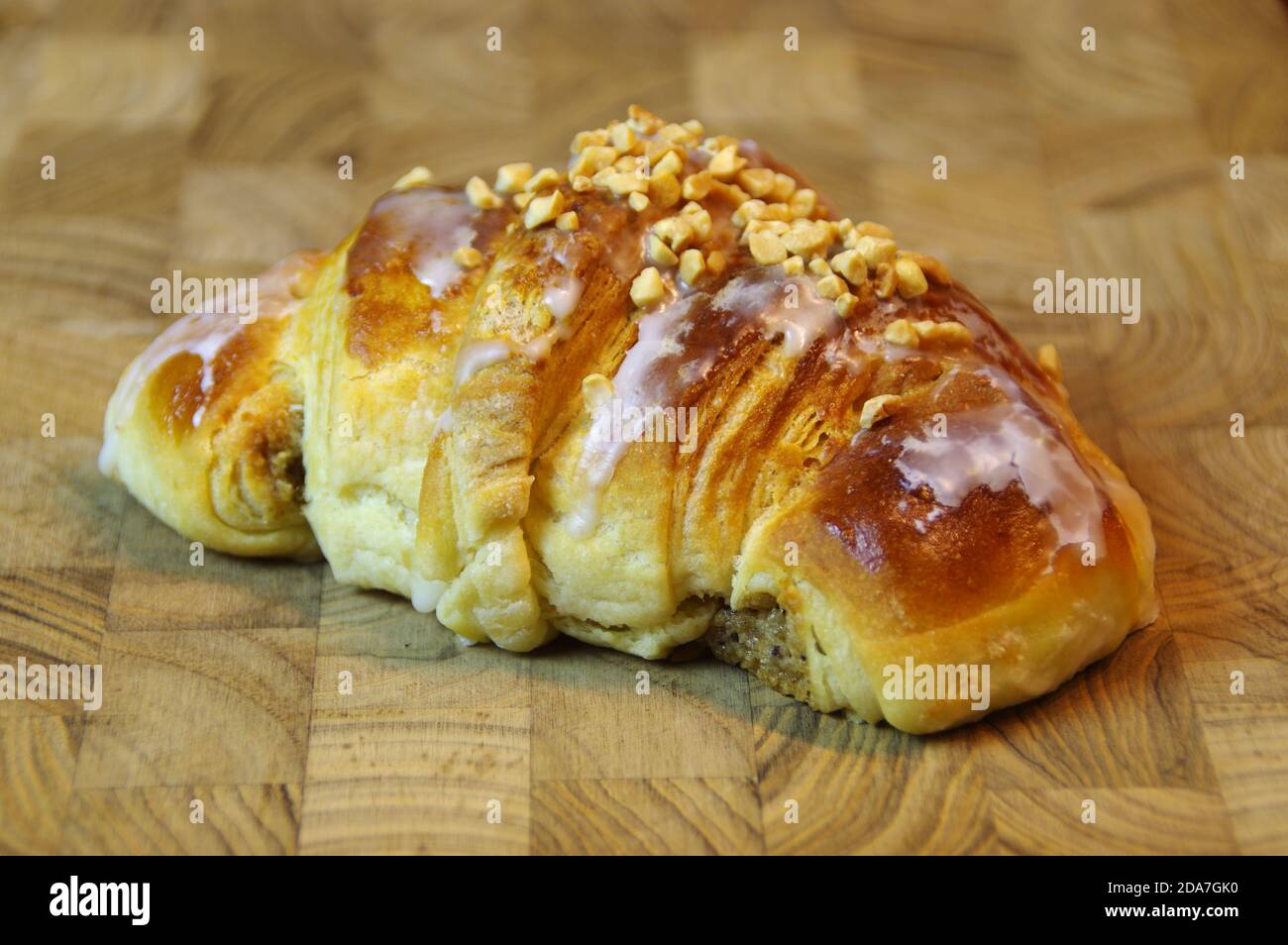 Pasta dolce Rogal Swietomarcinski. Tradizionale polacco st. Torta Martins. Tipica panetteria Poznan. Novembre cucina regionale. Foto Stock