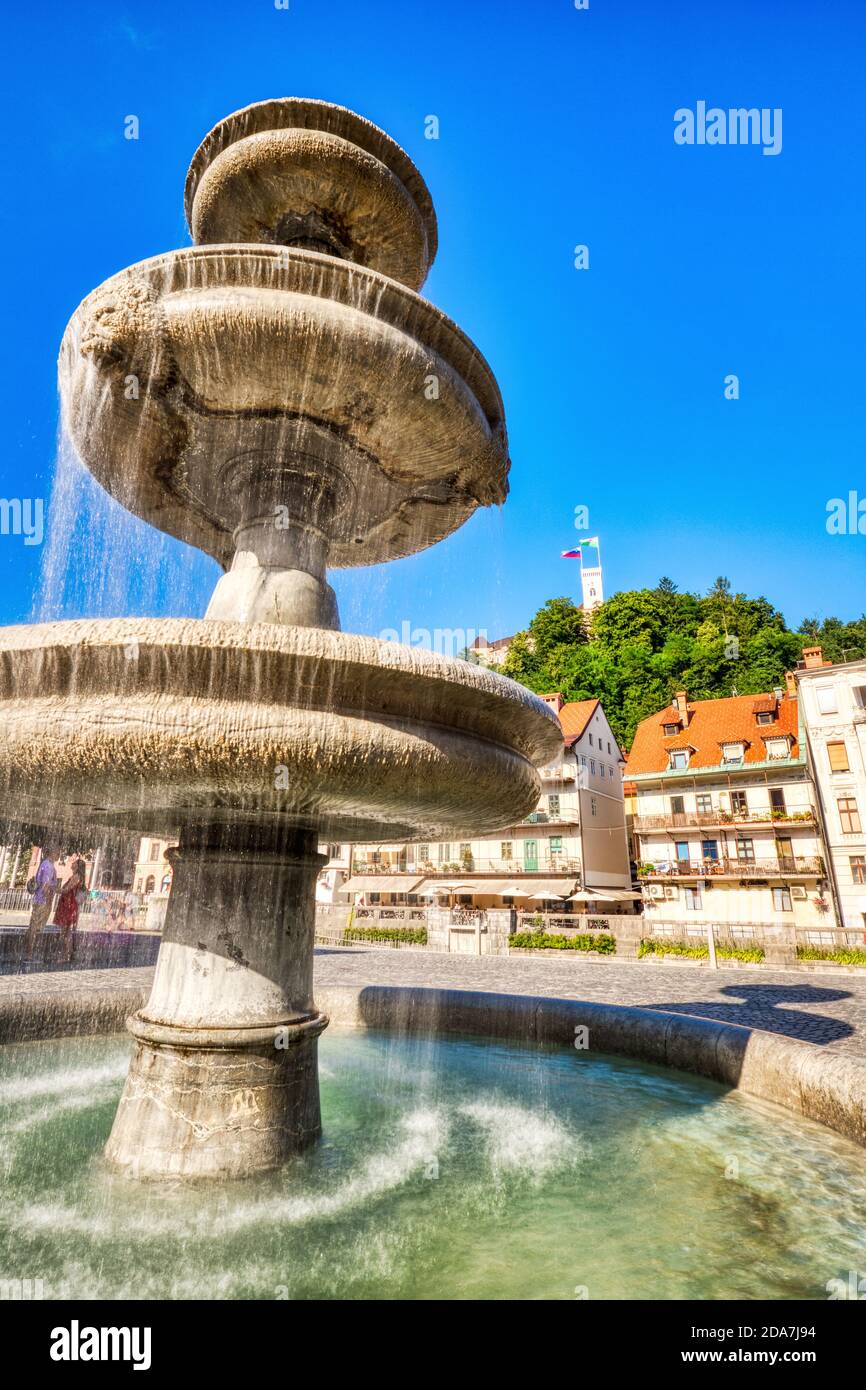 Fontana in Piazza Novi Trg a Lubiana, Slovenia Foto Stock