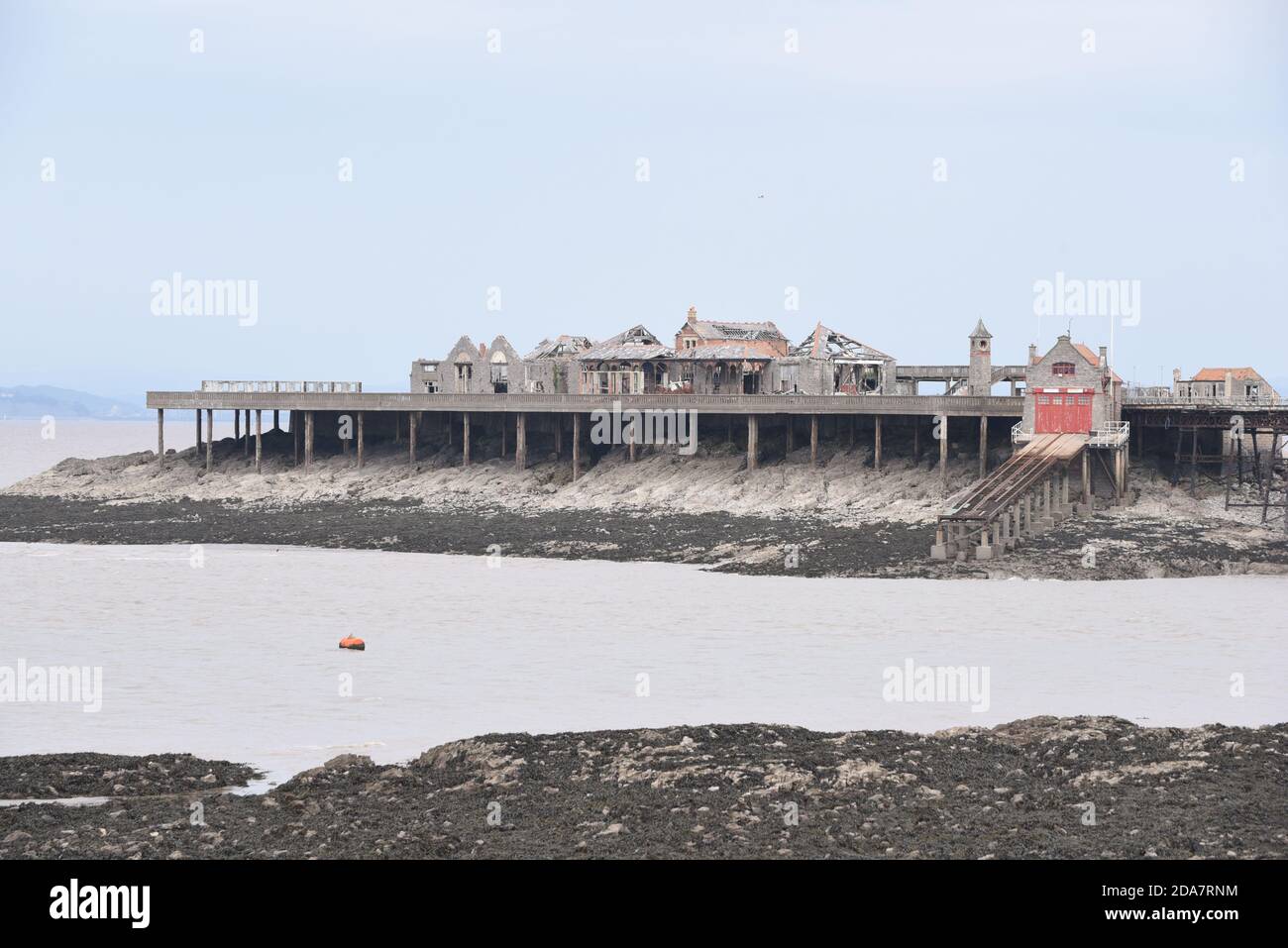 Il molo derelict e disusato a Weston-super-Mare Foto Stock