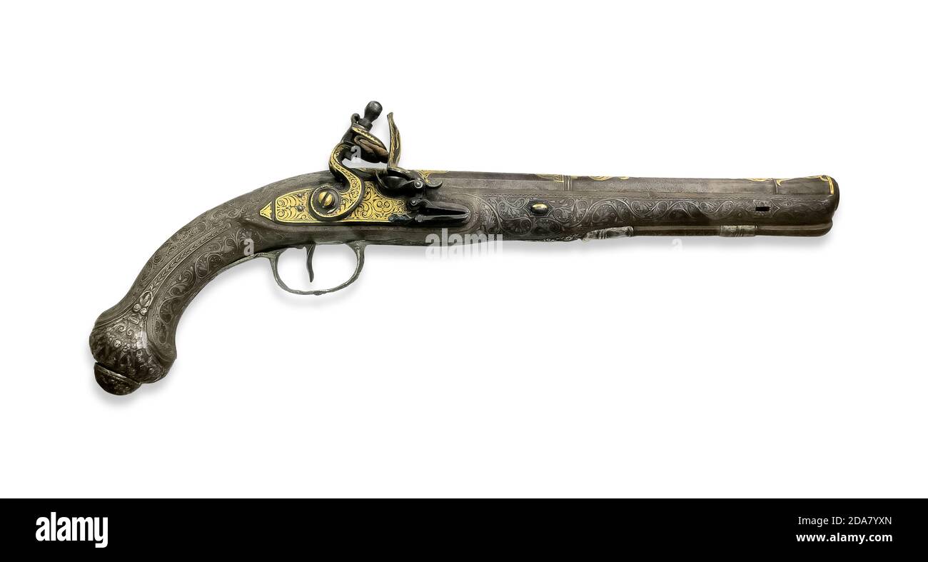 Antica pistola flintlock isolata su sfondo bianco Foto Stock
