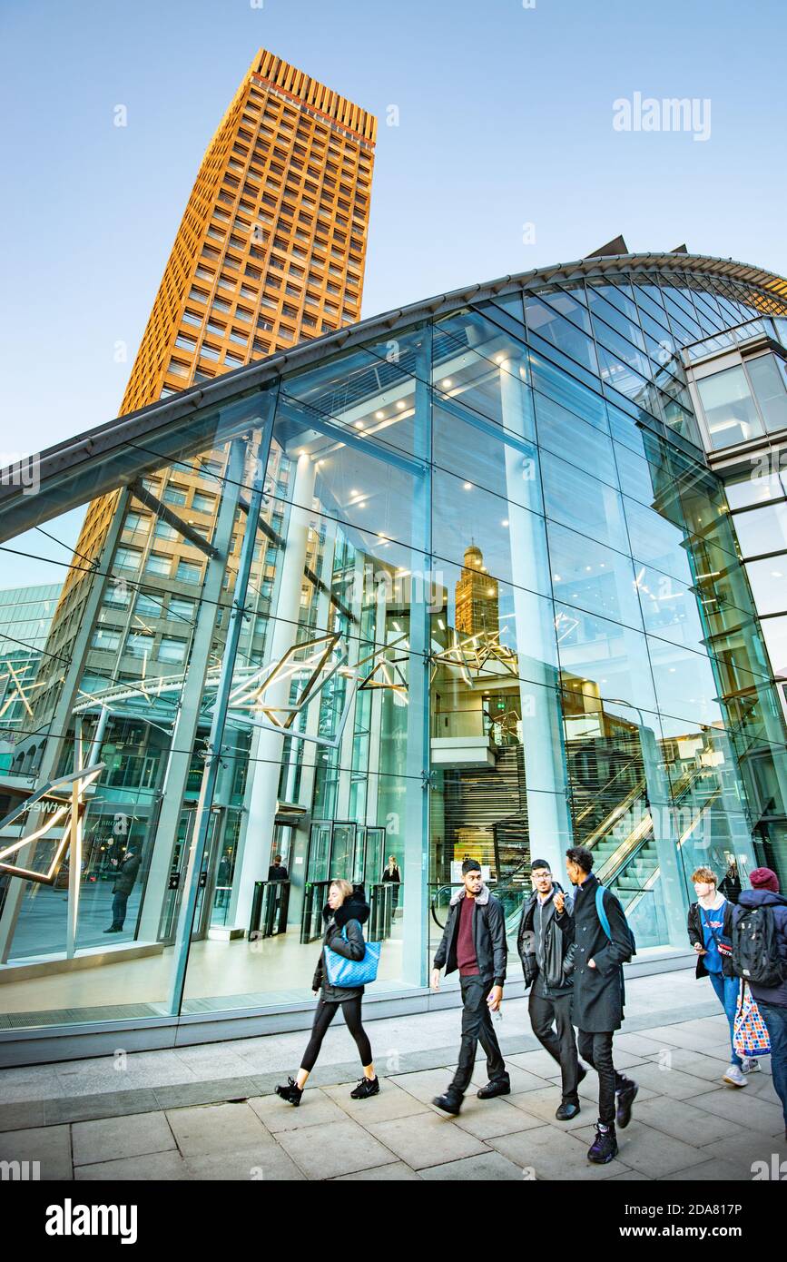 Cardinal Place è uno sviluppo di negozi e uffici a Londra, vicino alla Victoria Station e di fronte alla Cattedrale di Westminster. Il sito è costituito da tre buil Foto Stock