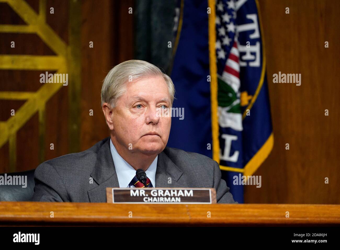 Il senatore degli Stati Uniti Lindsey Graham (Repubblicano della Carolina del Sud), Presidente del Comitato giudiziario del Senato degli Stati Uniti, ascolta durante un'audizione della commissione su Capitol Hill a Washington, DC, martedì 10 novembre 2020, su un'indagine dell'FBI sulla Russia. Credit: Susan Walsh/Pool via CNP | usage worldwide Foto Stock