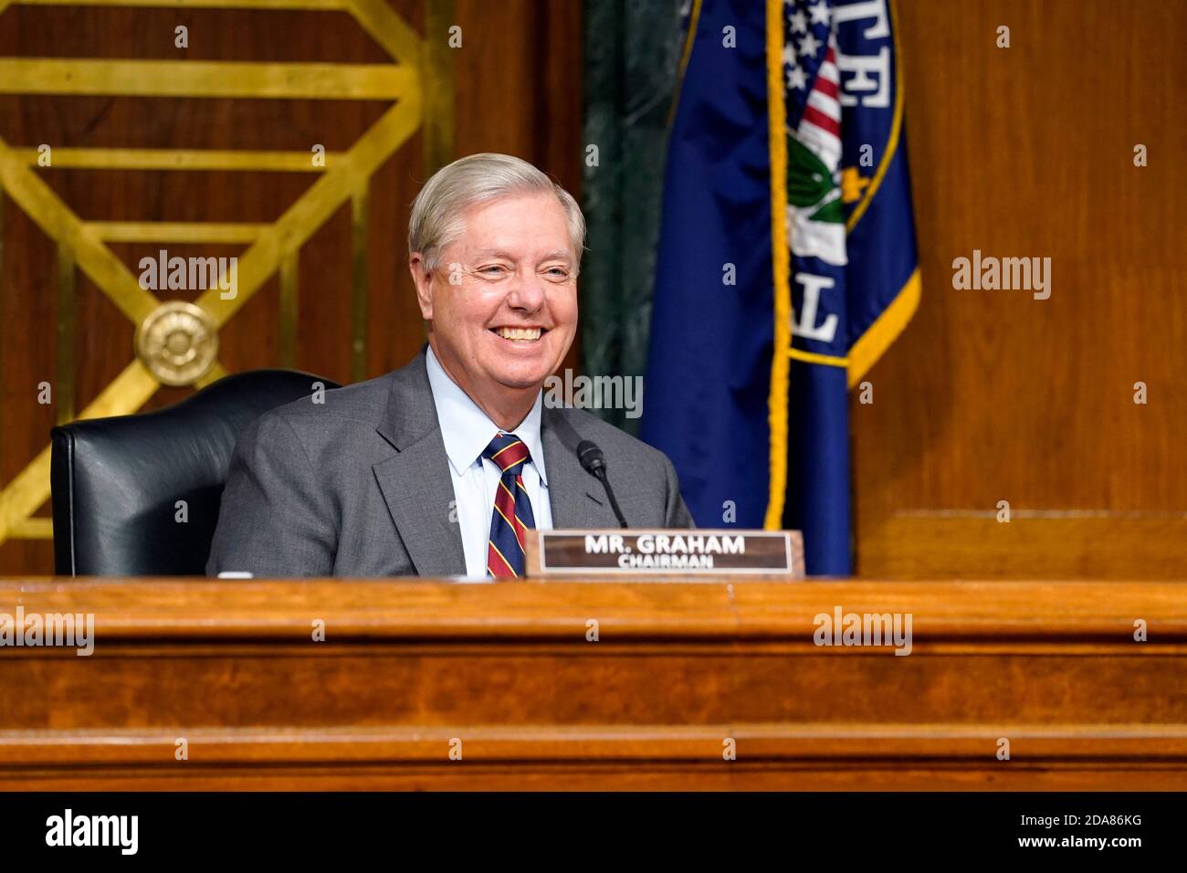 Il senatore degli Stati Uniti Lindsey Graham (Repubblicano della Carolina del Sud), Presidente del Comitato giudiziario del Senato degli Stati Uniti, arriva per un'audizione di commissione su Capitol Hill a Washington, DC, martedì 10 novembre 2020, su un'indagine dell'FBI in Russia. Credit: Susan Walsh/Pool via CNP | usage worldwide Foto Stock