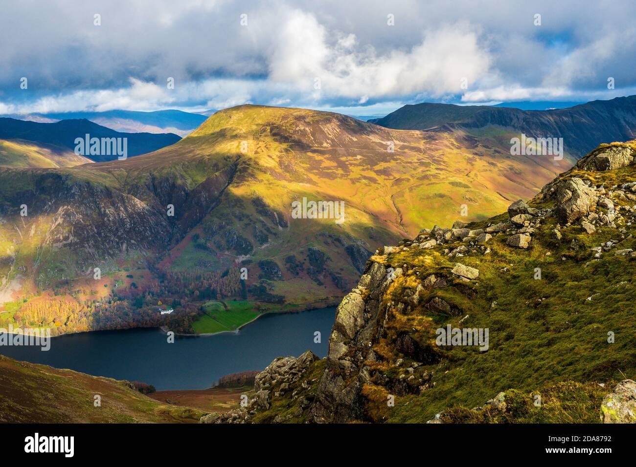 Robinson, un Fell / montagna sopra Buttermere nel nord-ovest Lake District National Park, Cumbria, Regno Unito. Vista da alto stile Foto Stock