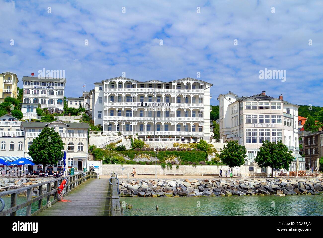 Hotel Fürstenhof sul lungolago, architettura turistica, Sassnitz, Rügen, Meclemburgo-Pomerania occidentale, Germania, Europa Foto Stock