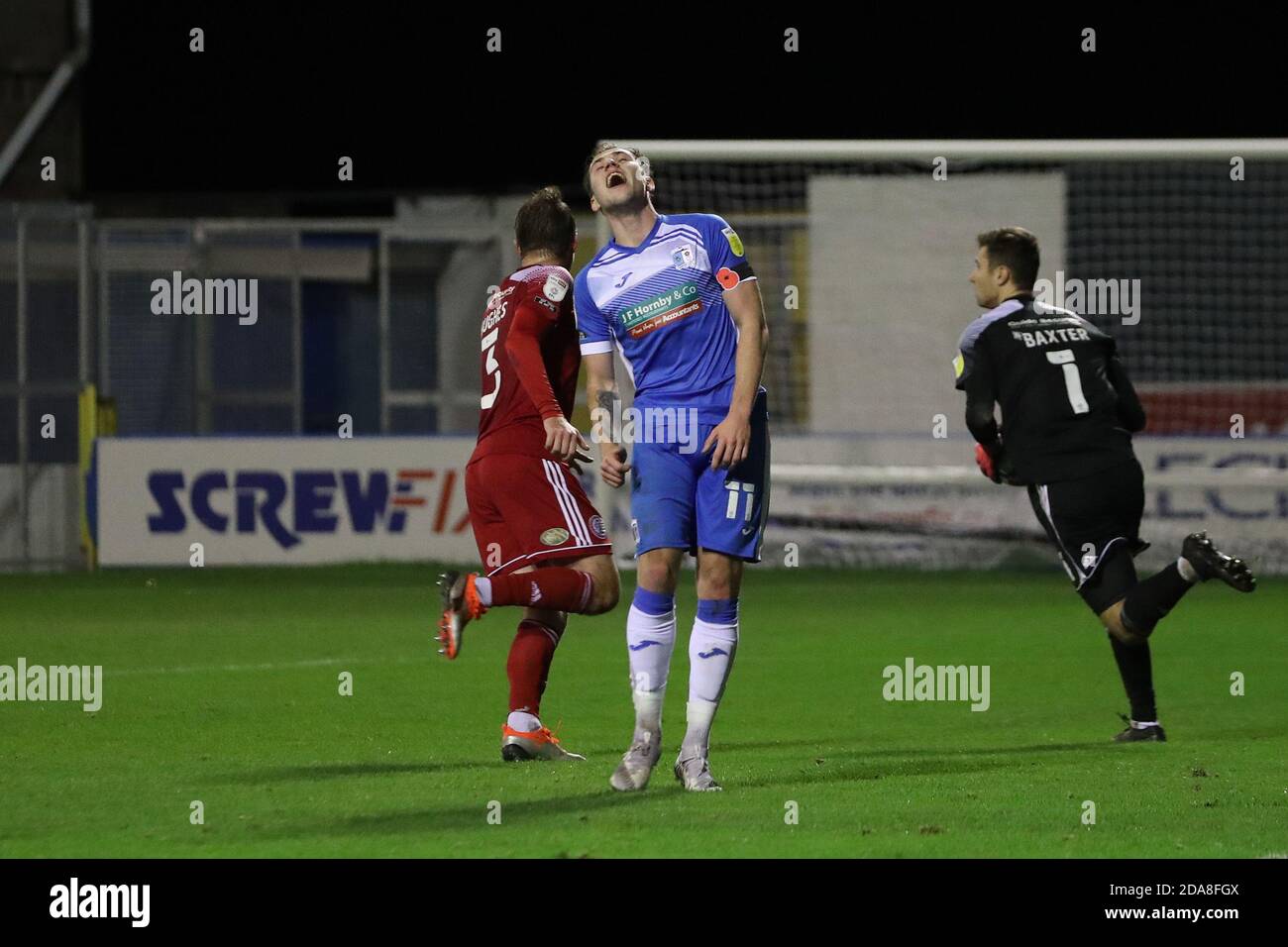 BARROW, INGHILTERRA. 10 NOVEMBRE Josh Kay di Barrow durante la partita EFL Trophy tra Barrow e Accrington Stanley presso Holker Street, Barrow-in-Furness martedì 10 novembre 2020. (Credit: Mark Fletcher | MI News) Credit: MI News & Sport /Alamy Live News Foto Stock