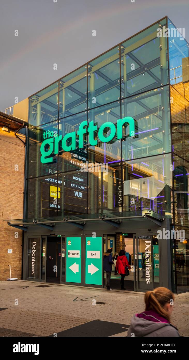 Il Grafton Centre ha coperto il centro commerciale Cambridge UK. Originariamente sviluppato all'inizio degli anni '80, è stato sostanzialmente rinnovato nel 2017. Foto Stock