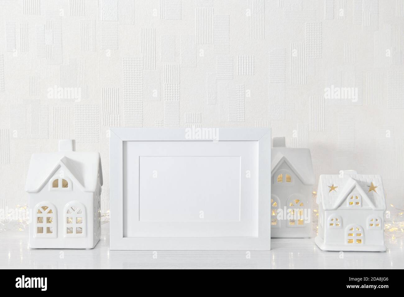 Bianco cornice mockup con decorazione di Natale Foto Stock