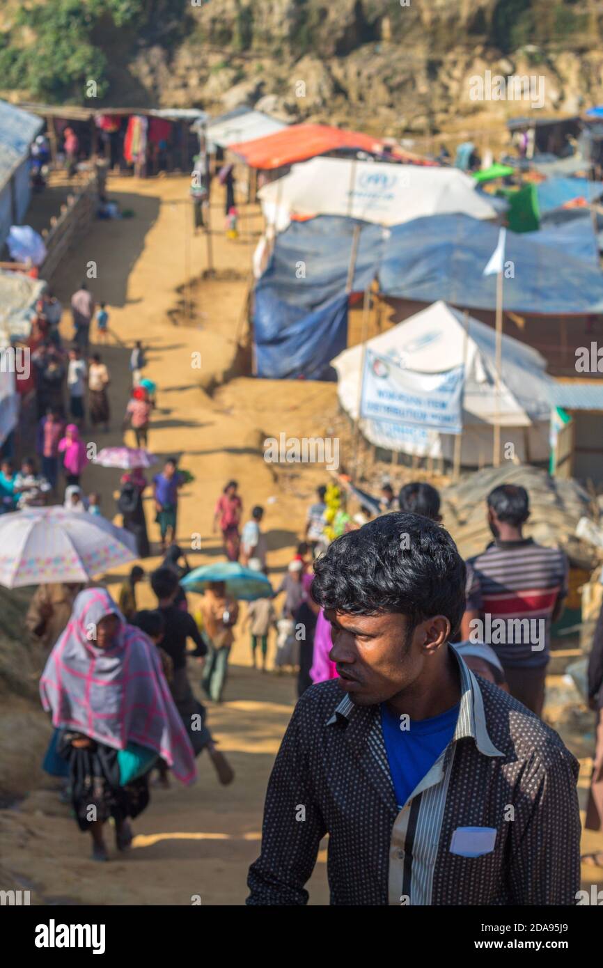 Una vista panoramica del campo profughi di Rohingya a Coxs Bazar, Bangladesh. La foto è stata scattata nel novembre 2017 Foto Stock