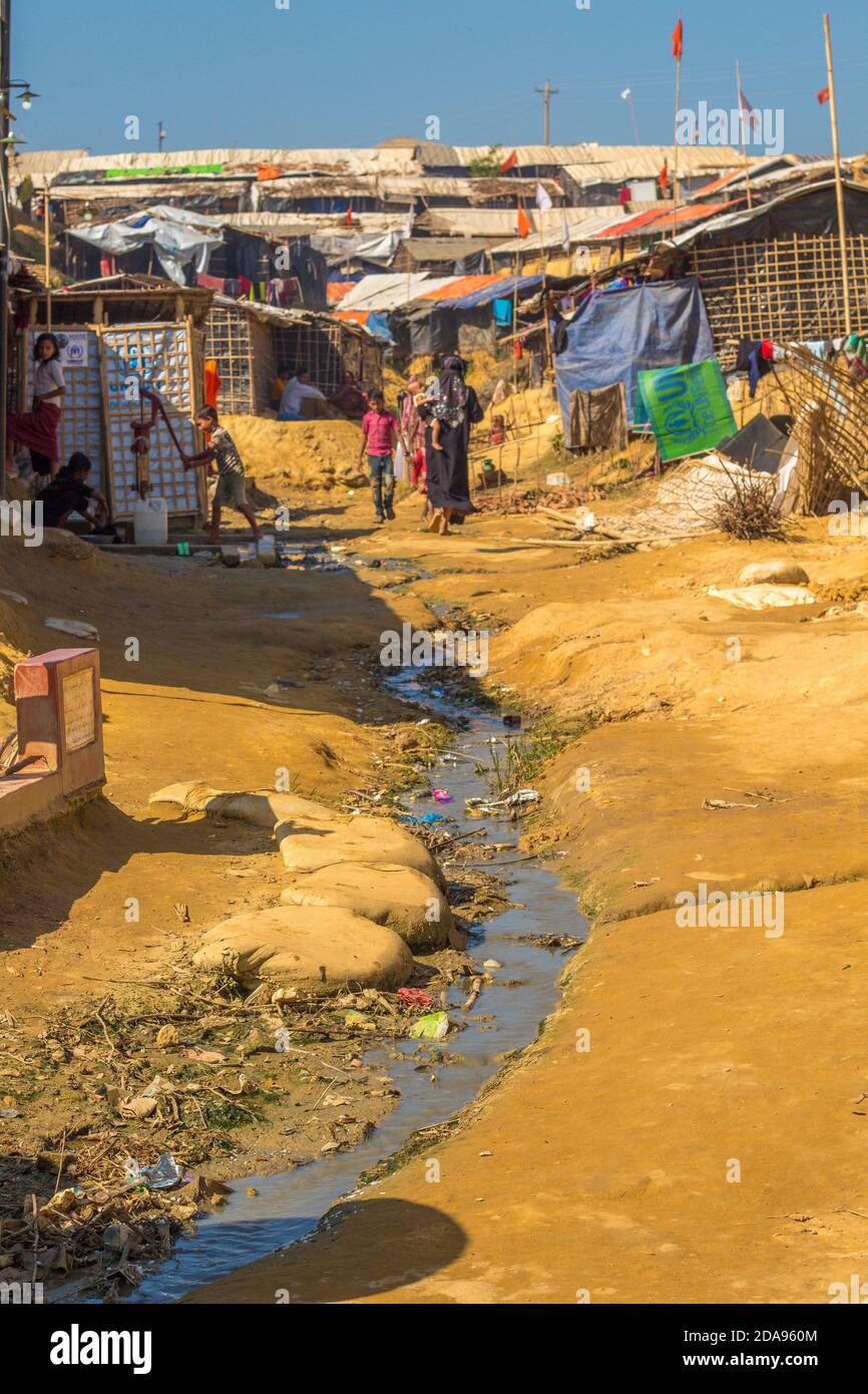 Una vista panoramica del campo profughi di Rohingya a Coxs Bazar, Bangladesh. La foto è stata scattata nel novembre 2017 Foto Stock