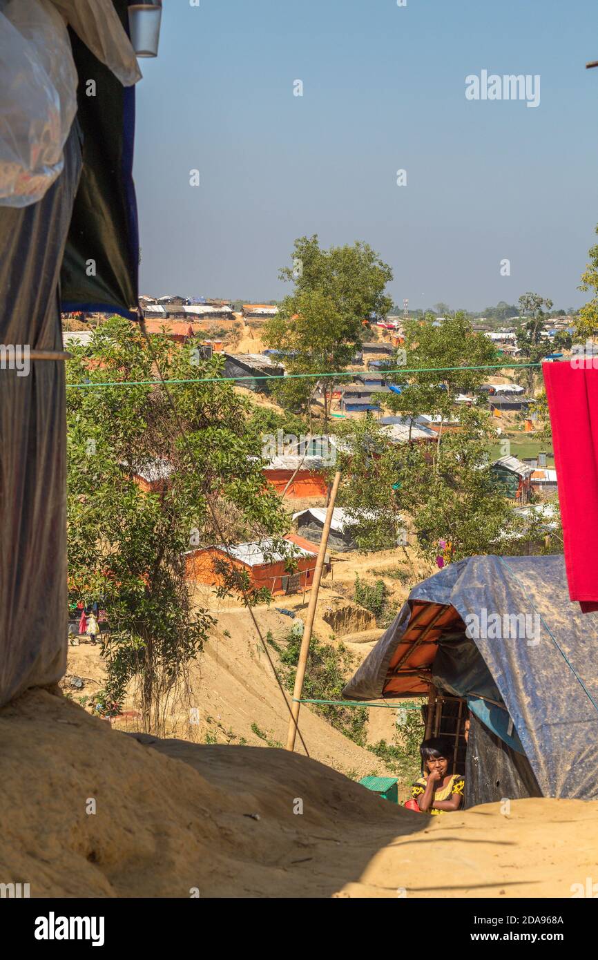 Una vista panoramica del campo profughi di Rohingya a Coxs Bazar, Bangladesh. La foto è stata scattata nel novembre 2017 Foto Stock